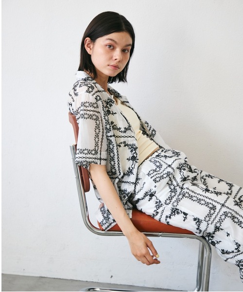 Trish(トリッシュ)の「パッチワーク風刺繍半袖シャツジャケット(シャツ/ブラウス・レディース・ブラウン/ホワイト・FREE)」の5枚目の写真