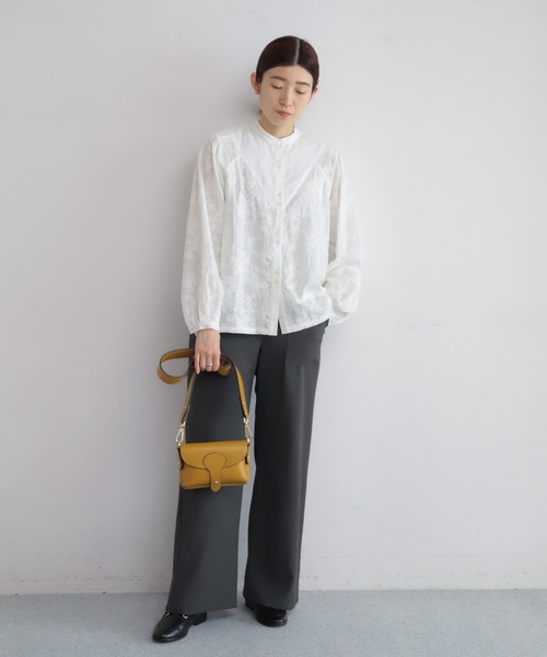 NOMBRE IMPAIR(ノンブルアンペール)の「コットンフラワー刺繍コンビ 三角ヨークブラウス(シャツ/ブラウス・レディース・ホワイト・FREE)」の2枚目の写真