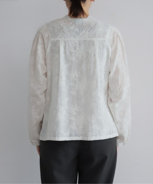 NOMBRE IMPAIR(ノンブルアンペール)の「コットンフラワー刺繍コンビ 三角ヨークブラウス(シャツ/ブラウス・レディース・ホワイト・FREE)」の19枚目の写真