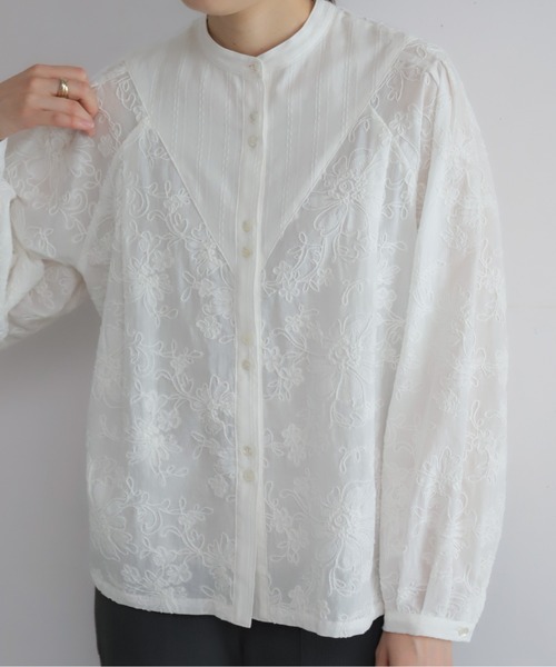 NOMBRE IMPAIR(ノンブルアンペール)の「コットンフラワー刺繍コンビ 三角ヨークブラウス(シャツ/ブラウス・レディース・ホワイト・FREE)」の4枚目の写真