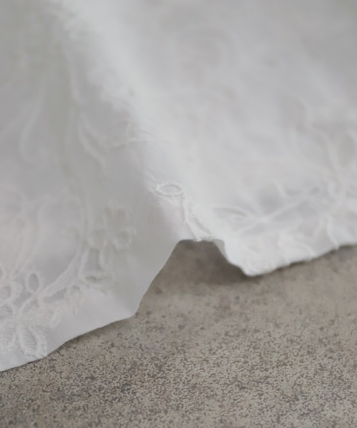 NOMBRE IMPAIR(ノンブルアンペール)の「コットンフラワー刺繍コンビ 三角ヨークブラウス(シャツ/ブラウス・レディース・ホワイト・FREE)」の16枚目の写真