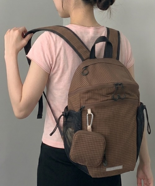 Teem Store（チームストア）の「ポーチ付きチェック柄ダブルジップバックパック 撥水加工（バックパック/リュック・レディース・ホワイト/ブラック/ブラウン/ブルー・F）」の14枚目の写真
