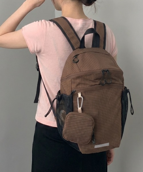 Teem Store（チームストア）の「ポーチ付きチェック柄ダブルジップバックパック 撥水加工（バックパック/リュック・レディース・ホワイト/ブラック/ブラウン/ブルー・F）」の15枚目の写真