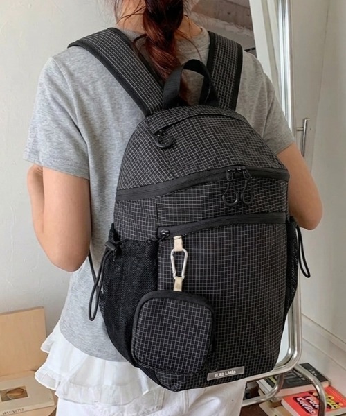 Teem Store（チームストア）の「ポーチ付きチェック柄ダブルジップバックパック 撥水加工（バックパック/リュック・レディース・ホワイト/ブラック/ブラウン/ブルー・F）」の12枚目の写真