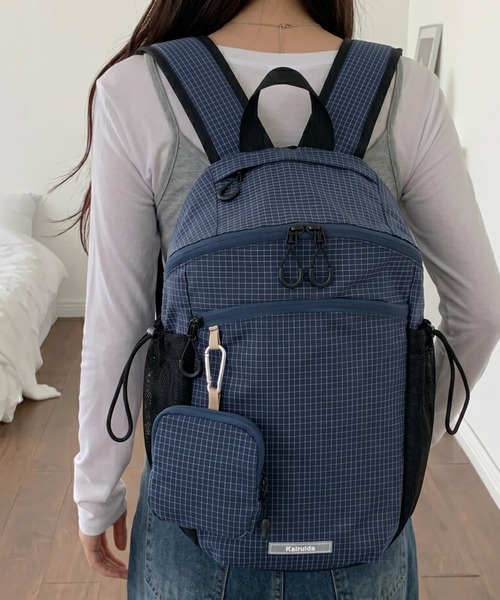Teem Store（チームストア）の「ポーチ付きチェック柄ダブルジップバックパック 撥水加工（バックパック/リュック・レディース・ホワイト/ブラック/ブラウン/ブルー・F）」の17枚目の写真