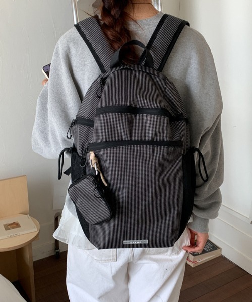 Teem Store（チームストア）の「ポーチ付きチェック柄ダブルジップバックパック 撥水加工（バックパック/リュック・レディース・ホワイト/ブラック/ブラウン/ブルー・F）」の8枚目の写真