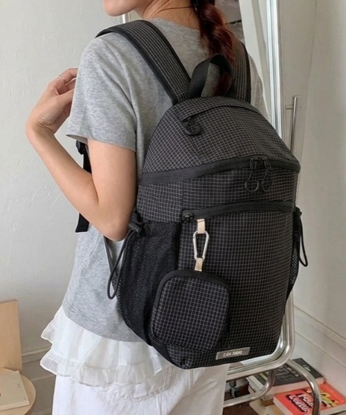 Teem Store（チームストア）の「ポーチ付きチェック柄ダブルジップバックパック 撥水加工（バックパック/リュック・レディース・ホワイト/ブラック/ブラウン/ブルー・F）」の10枚目の写真