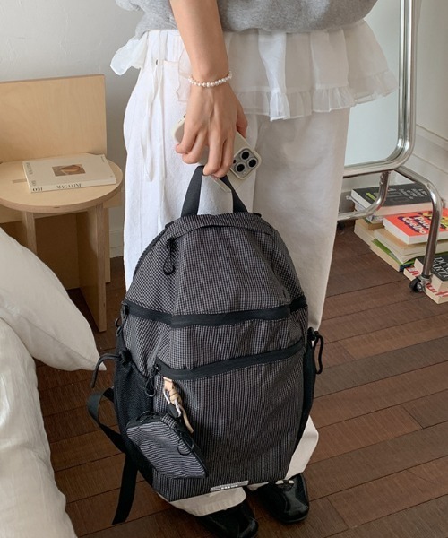 Teem Store（チームストア）の「ポーチ付きチェック柄ダブルジップバックパック 撥水加工（バックパック/リュック・レディース・ホワイト/ブラック/ブラウン/ブルー・F）」の9枚目の写真