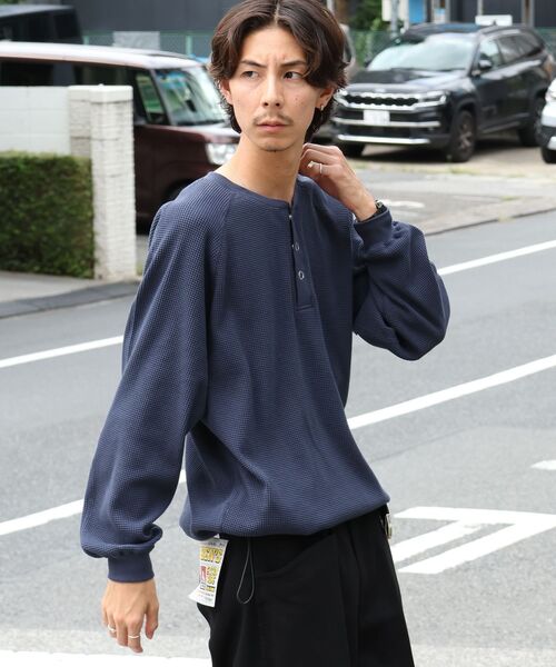 BEN DAVIS(ベンデイビス)の「【BEN DAVIS】BIG WAFFLE HENLEY WIDE P/O / ワッフル ヘンリー ネック ワイドシルエット ロンT ユニセックス 長袖(Tシャツ/カットソー・メンズ・ネイビー/オフホワイト/ライトグレー/ブラック/ダークブラウン・X-LARGE/LARGE/MEDIUM)」の1枚目の写真
