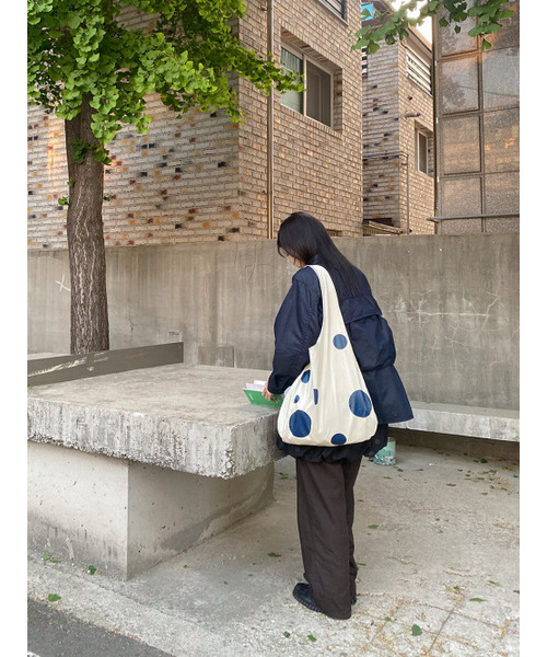 ACOC(アコック)の「Dot Bubble Bag_Glossy Ivory(エコバッグ/サブバッグ・レディース・その他・FREE)」の4枚目の写真