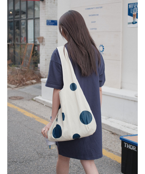 ACOC(アコック)の「Dot Bubble Bag_Glossy Ivory(エコバッグ/サブバッグ・レディース・その他・FREE)」の6枚目の写真
