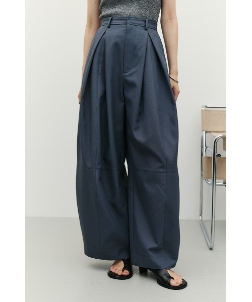 STYLEMIXER(スタイルミキサー)の「【大人気パンツが再入荷&新色追加】タックフォルムパンツ(その他パンツ・レディース・グレー/キャメル/アイボリー/ブラック・SMALL/MEDIUM)」の4枚目の写真