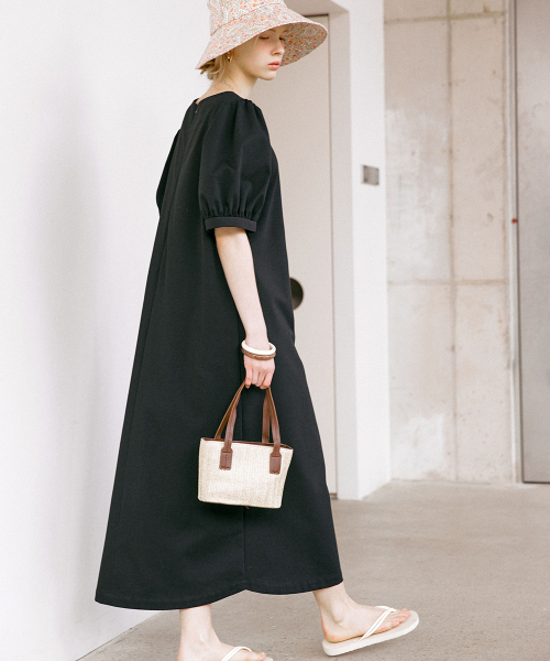 DEWEDEWE（デュイデュイ）の「パフスリーブロングドレス_ブラック（ワンピース・レディース・その他・SMALL/MEDIUM）」の2枚目の写真