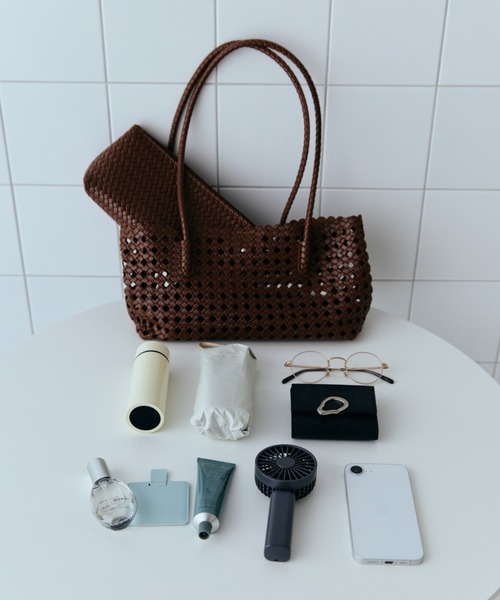 DRWCYS(ドロシーズ)の「メッシュ横長トートバッグ(トートバッグ・レディース・ブラウン/ブラック/レッド・FREE)」の6枚目の写真