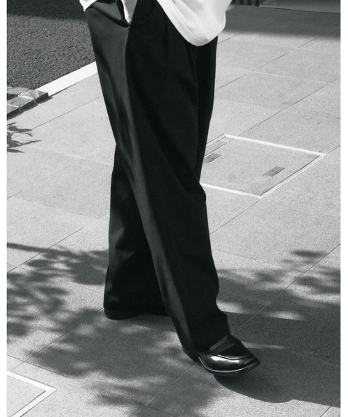 COOTIE PRODUCTIONS(クーティープロダクションズ)の「Cotton Gabardine 2 Tuck Easy Pants(スラックス・メンズ・ブラック・SMALL/MEDIUM/LARGE/X-LARGE)」の4枚目の写真