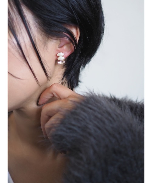 tone(トーン)の「【kanade】リーフ型パールピアス(MA)(ピアス(両耳用)・レディース・ホワイト・FREE)」の7枚目の写真