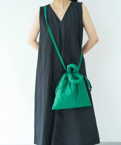 COMMON WARE(コモンウェアー)の「tr:the3/ザスリー quilting mini bag 超軽量 ミニショルダーバッグ(ショルダーバッグ・レディース・グリーン/ネイビー/ブルー/サックスブルー/イエロー/グリーン系その他・FREE)」の2枚目の写真
