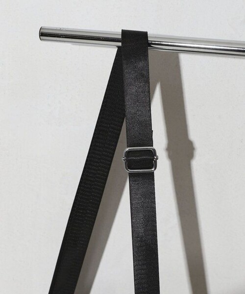Firsthand(ファーストハンド)の「Firsthand/ファーストハンド Leather Editor's Flap Shoulder Bag / レザー エディターズ フラップショルダー / 牛革 / 撥水レザー(ボディバッグ/ウエストポーチ・メンズ・ブラック・ONE SIZE)」の7枚目の写真
