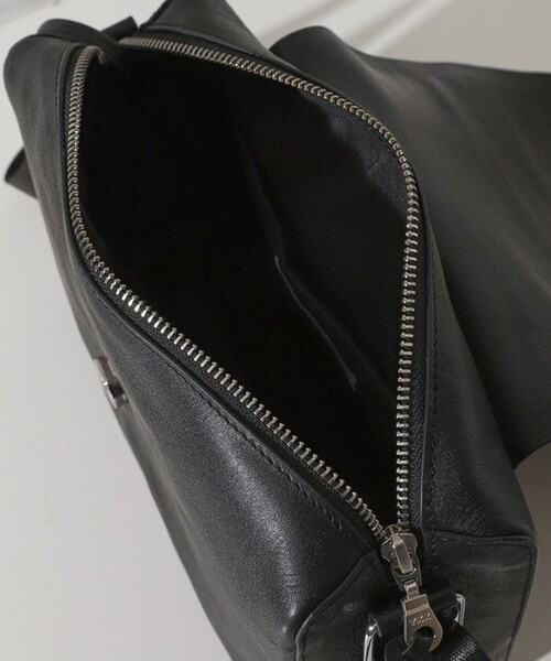 Firsthand(ファーストハンド)の「Firsthand/ファーストハンド Leather Editor's Flap Shoulder Bag / レザー エディターズ フラップショルダー / 牛革 / 撥水レザー(ボディバッグ/ウエストポーチ・メンズ・ブラック・ONE SIZE)」の9枚目の写真