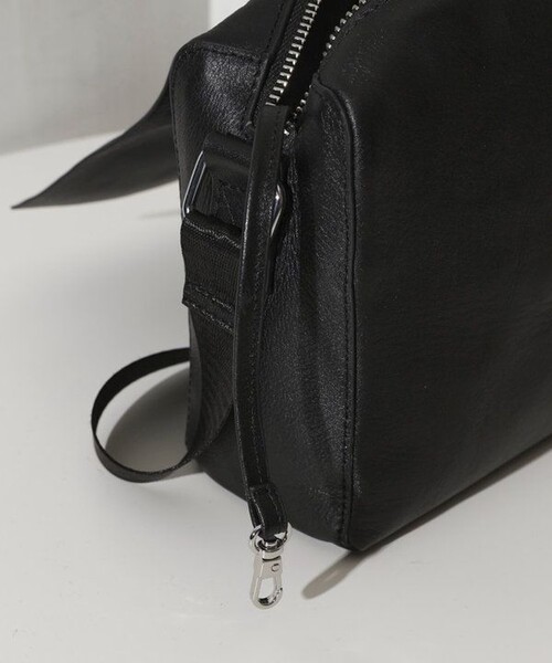 Firsthand(ファーストハンド)の「Firsthand/ファーストハンド Leather Editor's Flap Shoulder Bag / レザー エディターズ フラップショルダー / 牛革 / 撥水レザー(ボディバッグ/ウエストポーチ・メンズ・ブラック・ONE SIZE)」の10枚目の写真