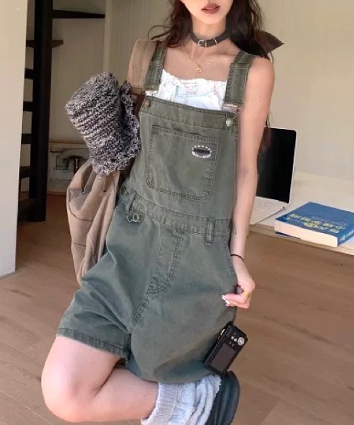 SHEENA（シーナ）の「ワンポイント刺繍ロゴショートサロペット（サロペット/オーバーオール・レディース・カーキ・M）」の3枚目の写真