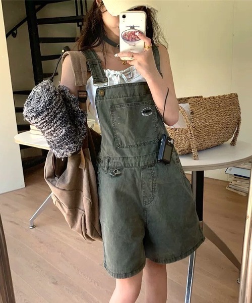 SHEENA（シーナ）の「ワンポイント刺繍ロゴショートサロペット（サロペット/オーバーオール・レディース・カーキ・M）」の6枚目の写真