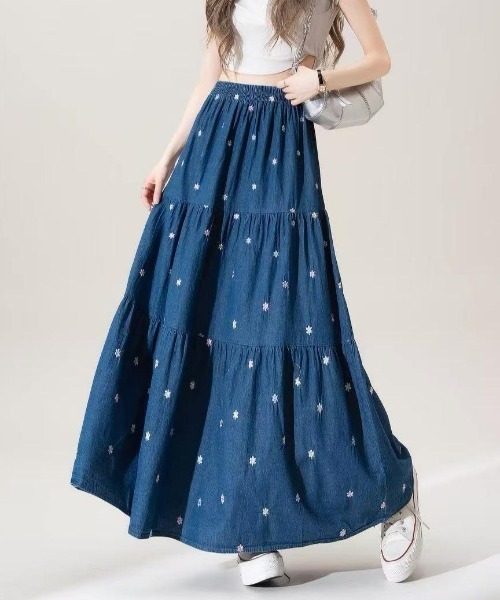 FAVORITO(ファヴォリート)の「Aライン刺繍スカート(スカート・レディース・ブルー・F)」の1枚目の写真