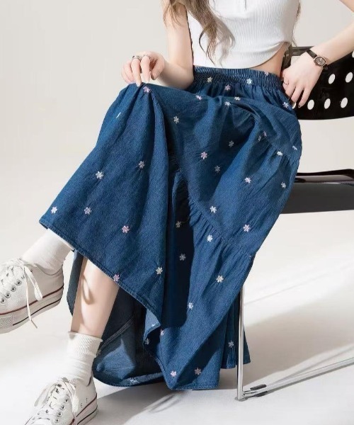 FAVORITO(ファヴォリート)の「Aライン刺繍スカート(スカート・レディース・ブルー・F)」の7枚目の写真