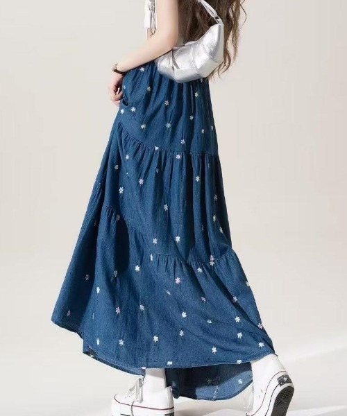 FAVORITO(ファヴォリート)の「Aライン刺繍スカート(スカート・レディース・ブルー・F)」の6枚目の写真