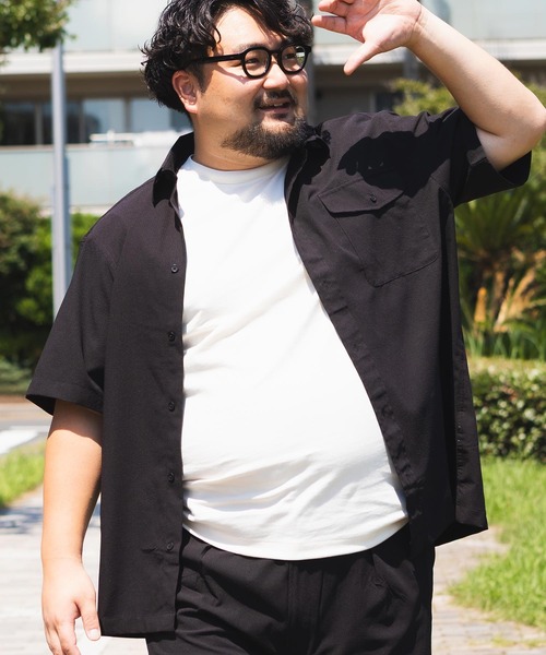 B&T CLUB（ビーティークラブ）の「セットアップ可能 シャツ 半袖 メンズ 大きいサイズ 無地 爽多 ストレッチ フラップポケットシャツ B＆T CLUB (ビーアンドティークラブ)（シャツ/ブラウス・メンズ・ベージュ/サックスブルー/ブラック・X1(3L～4L)/X4(8L～9L)/X2(4L～5L)/X3(6L～7L)）」の2枚目の写真