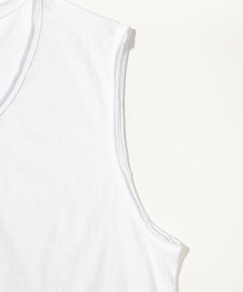 MASSNOUN(マスノウン)の「Uネックスラブカットディバイドスリーブレス MSSSV001-WT(Tシャツ/カットソー・レディース・その他・LARGE/MEDIUM)」の4枚目の写真