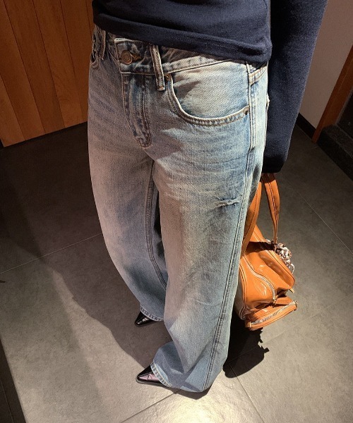 CHUN CHUN NOTES(チュンチュンノーツ)の「26AW/ヴィンテージウォッシュ ワイドストレート ローライズデニムパンツ(デニムパンツ・レディース・サックスブルー・L/M/S)」の3枚目の写真