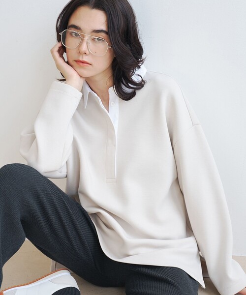 UNFILO(アンフィーロ)の「BEAUTY FORM JERSEY ラガーシャツ(スウェット・レディース・ベージュ系/ネイビー系・SMALL/MEDIUM)」の1枚目の写真