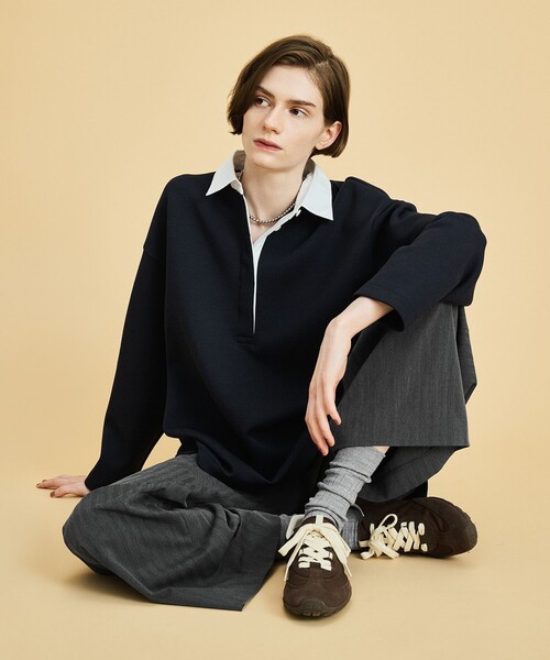 UNFILO(アンフィーロ)の「BEAUTY FORM JERSEY ラガーシャツ(スウェット・レディース・ベージュ系/ネイビー系・SMALL/MEDIUM)」の9枚目の写真