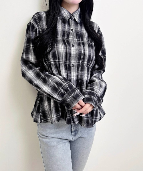INGNI（イング）の「シャーリングチェック柄シャツ（シャツ/ブラウス・レディース・ブラック系/ネイビー系2/ブラウン系その他2・M）」の4枚目の写真