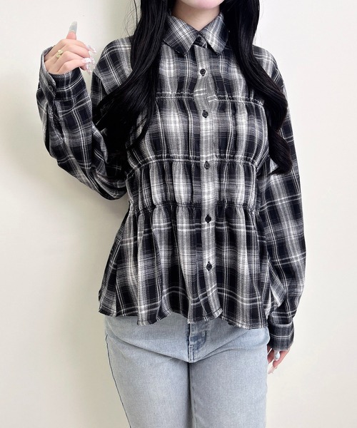 INGNI（イング）の「シャーリングチェック柄シャツ（シャツ/ブラウス・レディース・ブラック系/ネイビー系2/ブラウン系その他2・M）」の5枚目の写真