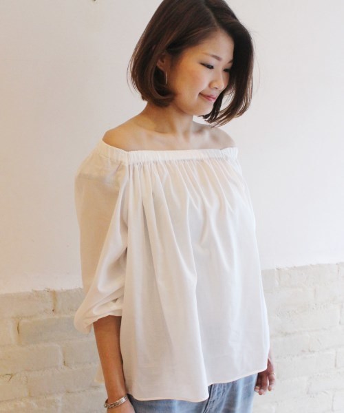 FRAMeWORK(フレームワーク)の「Ly/C オフショルダーブラウス◆(シャツ/ブラウス・レディース・ホワイト/ブラック/サックスブルー・FREE)」の2枚目の写真