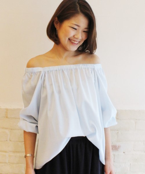 FRAMeWORK(フレームワーク)の「Ly/C オフショルダーブラウス◆(シャツ/ブラウス・レディース・ホワイト/ブラック/サックスブルー・FREE)」の1枚目の写真