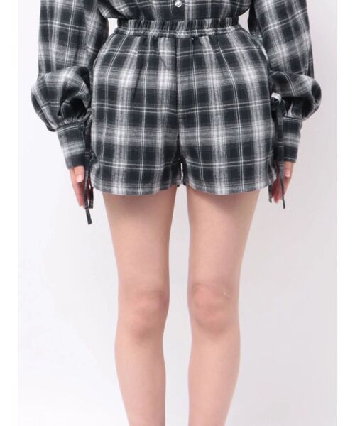 EVRIS(エヴリス)の「【ウエストゴム】サイドギャザーショートパンツ【セットアップ着用可能】(その他パンツ・レディース・ブラック/ブラウン/レッド・FREE)」の4枚目の写真