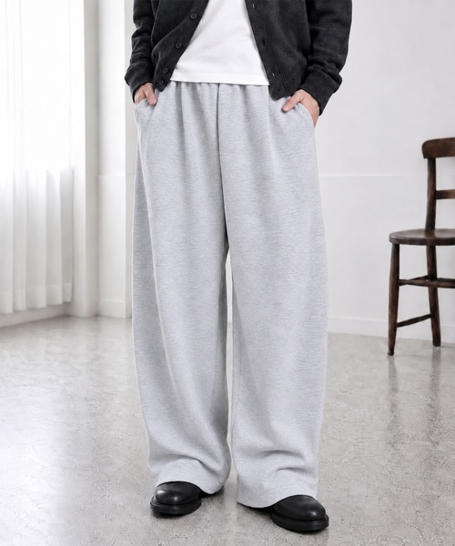 MONO-MART(モノマート)の「<速乾・UVカット>ダンボール 2タック ワイドストレート スウェットパンツ(スウェットパンツ・メンズ・ダークブラウン/グレイッシュブルー/チャコール/ブラック/オートミール/杢グレー・S/XL/M/L)」の1枚目の写真