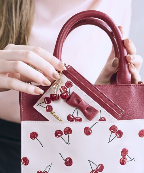 チェリー刺繍フラグメントケース（財布）｜Maison de FLEUR（メゾンド