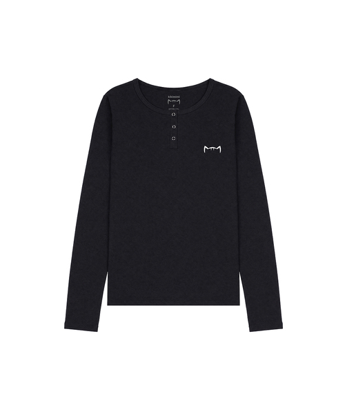 KIKIMIMI(キキミミ)の「KIKIMIMI フォント スリム ヘンリーネック ロングスリーブ (ブラック)(Tシャツ/カットソー・レディース・ブラック・FREE)」の1枚目の写真