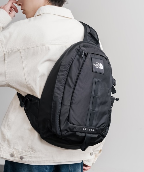 THE NORTH FACE(ザノースフェイス)の「THE NORTH FACE ザ・ノースフェイス HOT SHOT SLING ホットショットスリングバッグ/A4収納ワンショルダーバッグ(ショルダーバッグ・メンズ・ダークブラウン/ブラック・FREE)」の2枚目の写真
