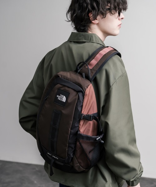 THE NORTH FACE(ザノースフェイス)の「THE NORTH FACE ザ・ノースフェイス HOT SHOT SLING ホットショットスリングバッグ/A4収納ワンショルダーバッグ(ショルダーバッグ・メンズ・ダークブラウン/ブラック・FREE)」の6枚目の写真