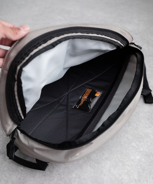 THE NORTH FACE(ザノースフェイス)の「THE NORTH FACE ザ・ノースフェイス HOT SHOT SLING ホットショットスリングバッグ/A4収納ワンショルダーバッグ(ショルダーバッグ・メンズ・ダークブラウン/ブラック・FREE)」の17枚目の写真
