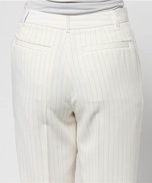 ELFORBR(エルフォーブル)の「ピンストライプタックパンツWHT(その他パンツ・レディース・ホワイト・36/38)」の2枚目の写真