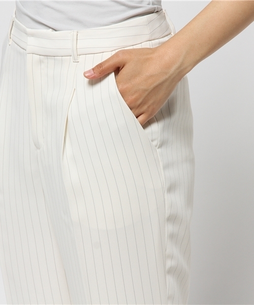 ELFORBR(エルフォーブル)の「ピンストライプタックパンツWHT(その他パンツ・レディース・ホワイト・36/38)」の3枚目の写真