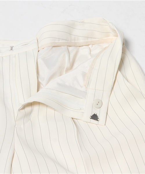 ELFORBR(エルフォーブル)の「ピンストライプタックパンツWHT(その他パンツ・レディース・ホワイト・36/38)」の5枚目の写真