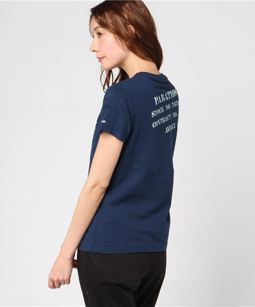 AVIREX（アヴィレックス）の「avirex/ アヴィレックス/ S/S TIERED POCKET TEE/ ティアード ポケット ティーシャツ（Tシャツ/カットソー・レディース・オフホワイト/マスタード/ネイビー/エメラルド・SMALL/MEDIUM/LARGE）」の3枚目の写真