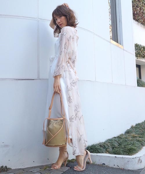 MERCURYDUO(マーキュリーデュオ)の「【コラボ】AiryLeafプリントロングガウン(カーディガン/ボレロ・レディース・ブラック/ベビーピンク/ライトブルー/オフホワイト・FREE)」の4枚目の写真